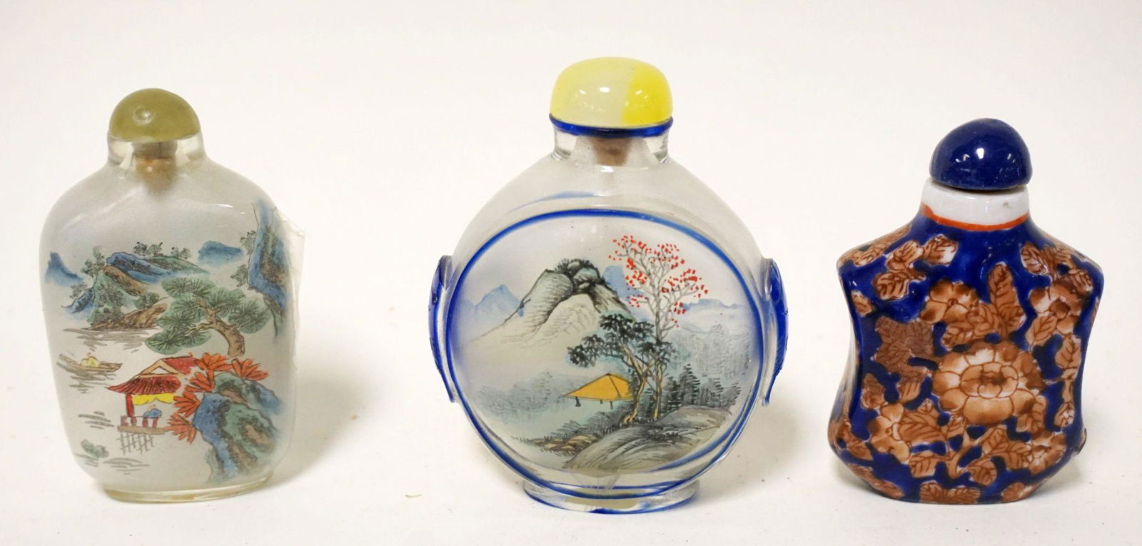 3 SNUFF BOTTLES (1 of 3)