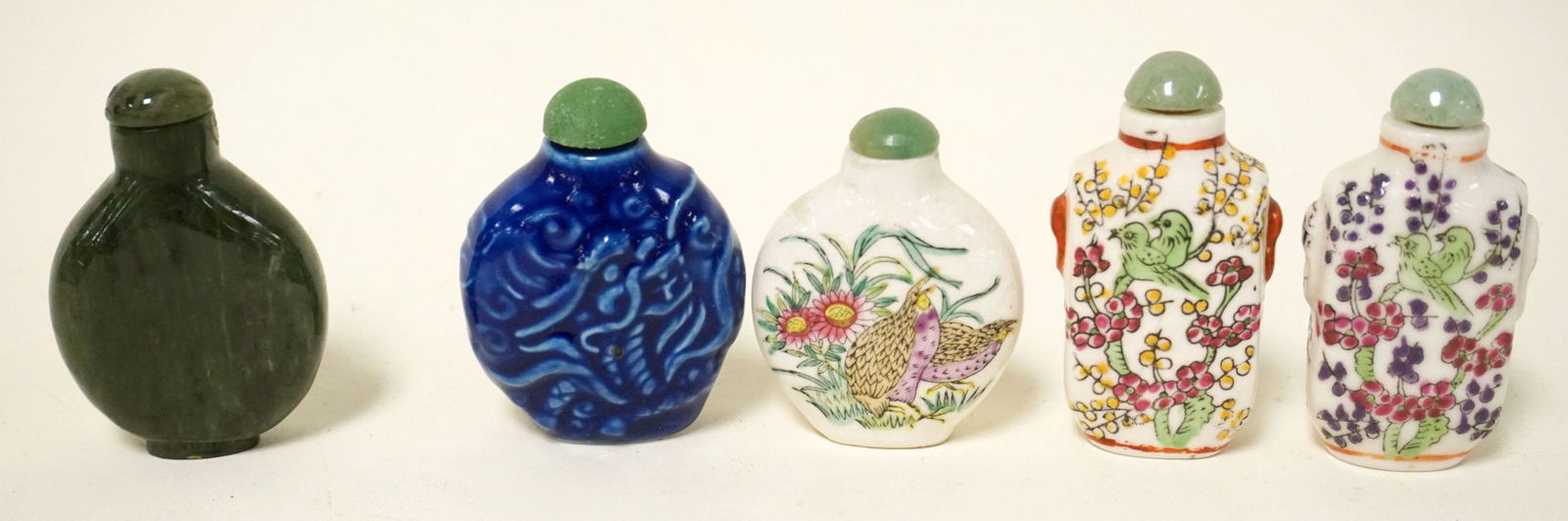 5 SNUFF BOTTLES (1 of 4)