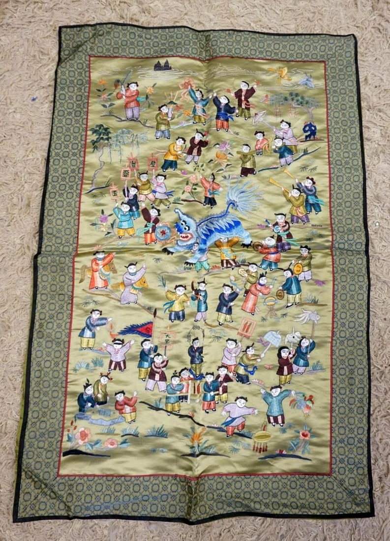 ASIAN SILK EMBROIDERED CLOTH: ASIAN SILK EMBROIDERED CLOTH, APPROXIMATELY 23 IN X 35 IN
