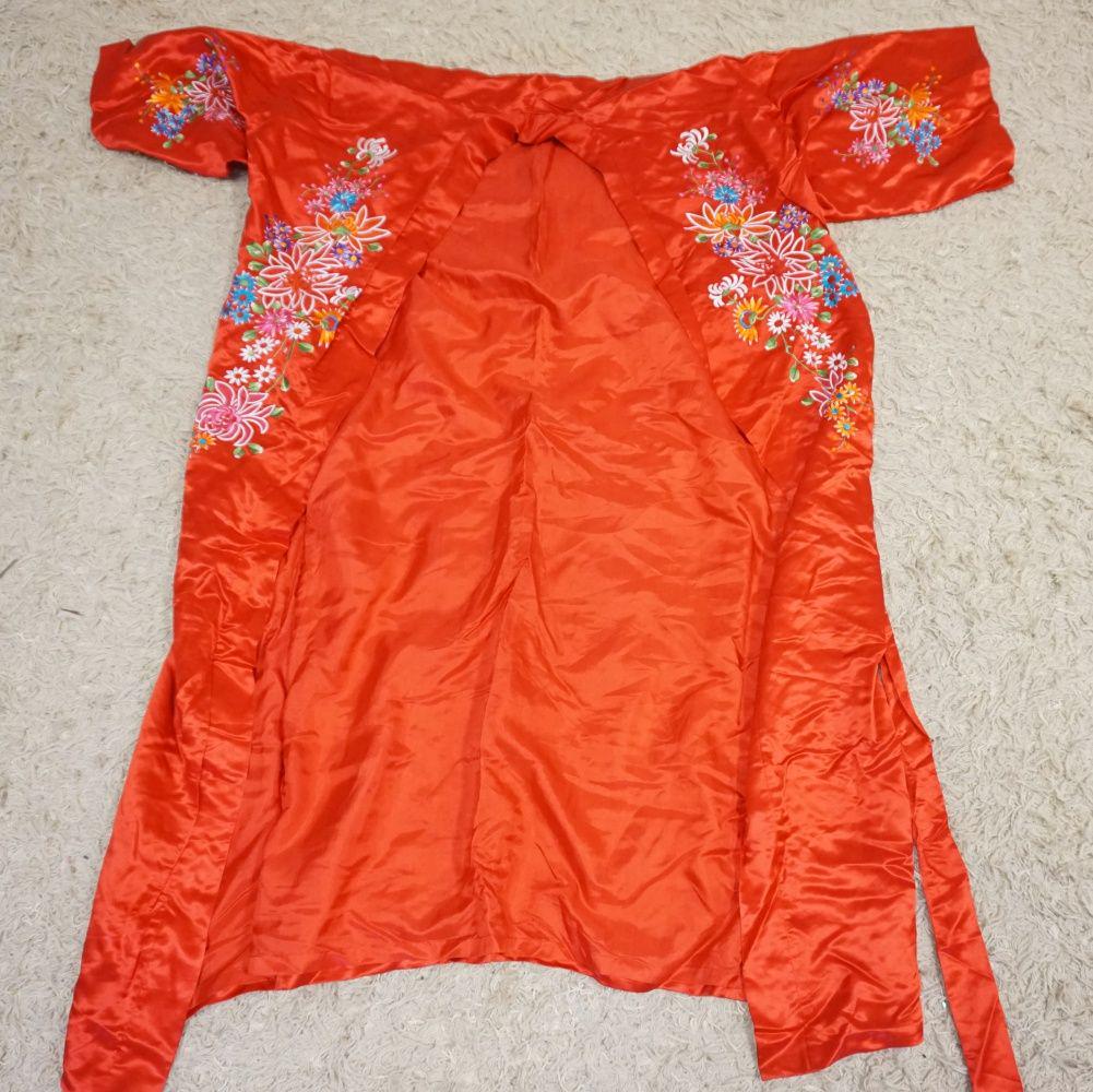 ASIAN EMBROIDERED SILK ROBE (1 of 2)