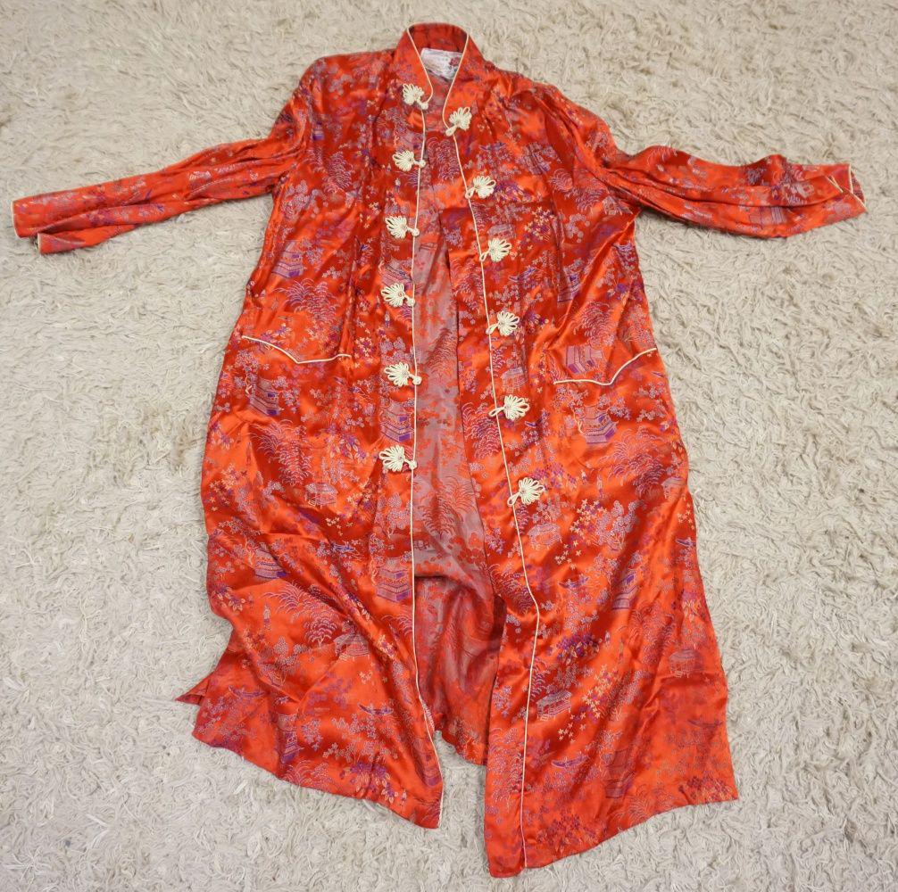 ASIAN SILK ROBE (1293) on Apr 07, 2023 Dennis Auction Service, Inc