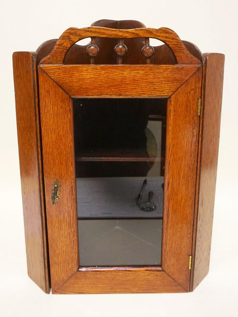 SMALL OAK VICTORIAN HANGING CORNER CUPBOARD (1 of 2)