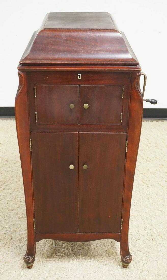 VICTORIAN VICTROLA (1 of 4)