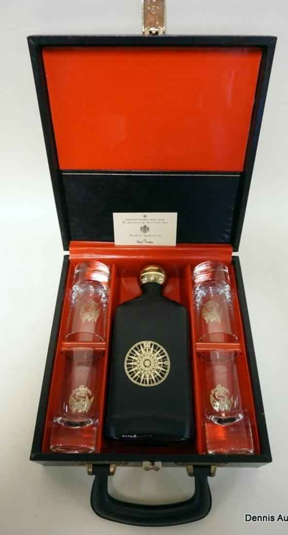 SWEDISH FLASK WITH GLASSES: SWEDISH FLASK WITH 4 GLASSES IN CARRYING CASE
