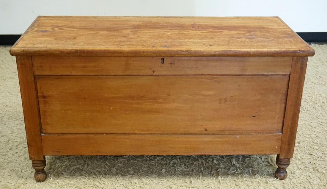 COUNTRY PINE BLANKET CHEST (1 of 4)