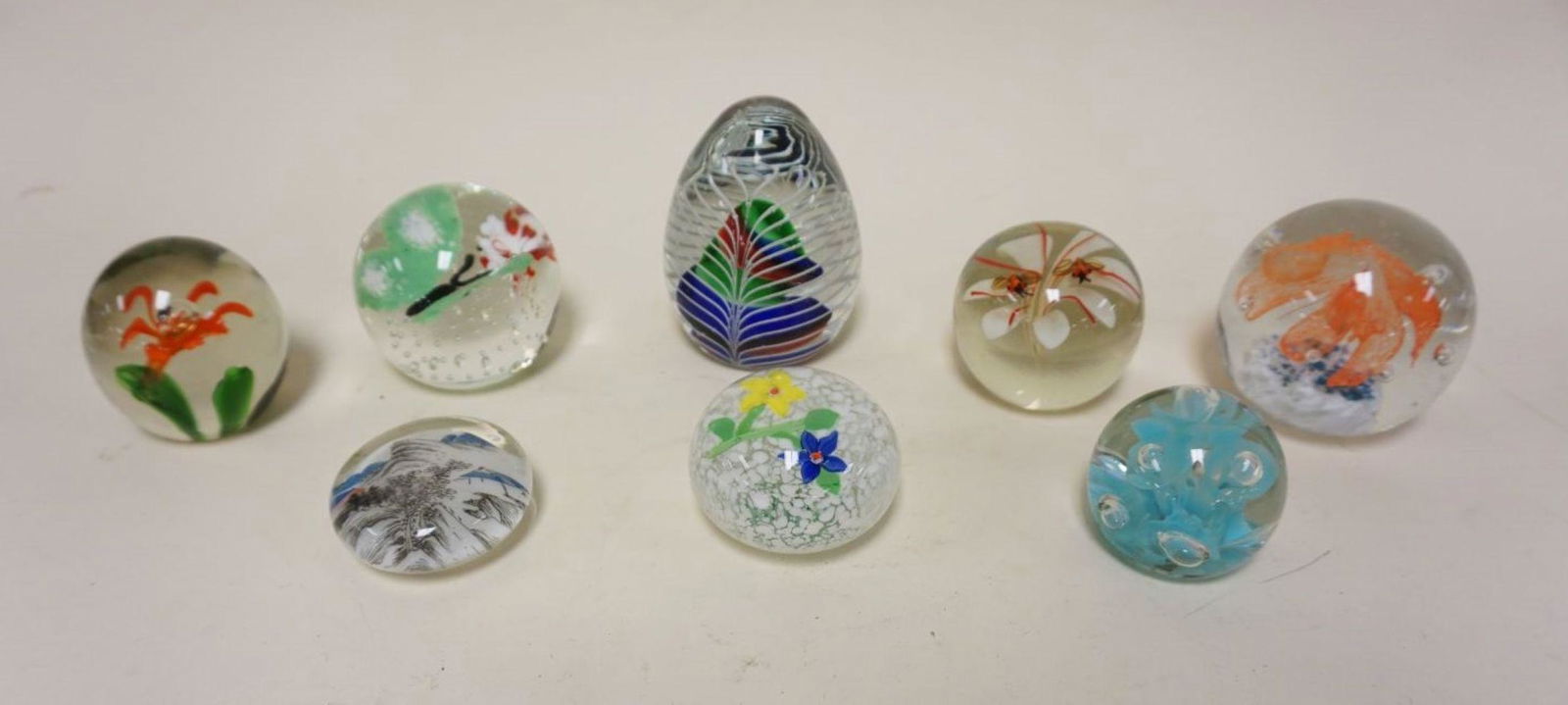 LOT OF 8 BLOWN GLASS PAPERWEIGHTS: LOT OF 8 BLOWN GLASS PAPERWEIGHTS, LARGEST APPROXIMATELY 5 IN HIGH
