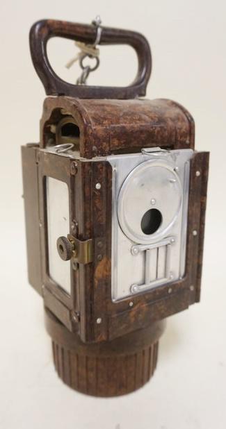 GERMAN WWII MILITARY CARBIDE LANTERN (1 of 3)