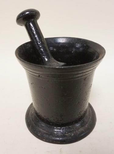 CAST IRON MORTAR AND PESTLE: CAST IRON MORTAR AND PESTLE, APPROXIMATELY 8 IN H