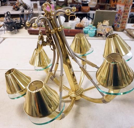 MODERN BRASS AND GLASS CHANDELIER: MODERN BRASS AND GLASS CHANDELIER