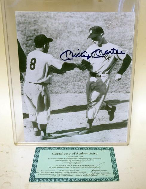 MICKEY MANTLE AUTOGRAPHED PHOTO (1 of 2)
