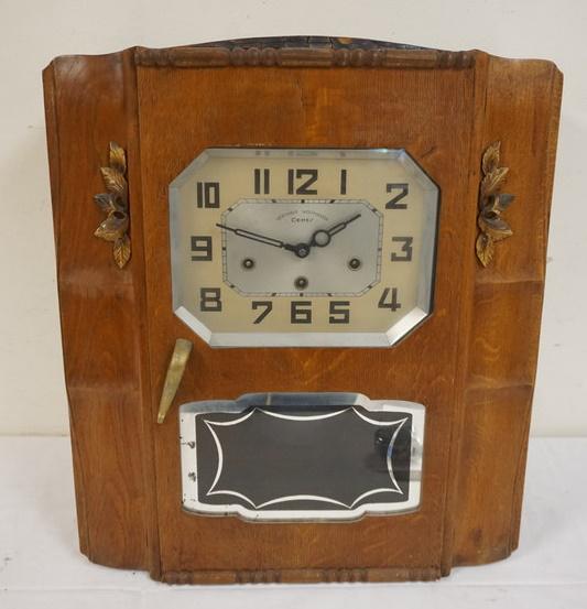 ANTIQUE WALL CLOCK IN OAK CASE (1 of 2)