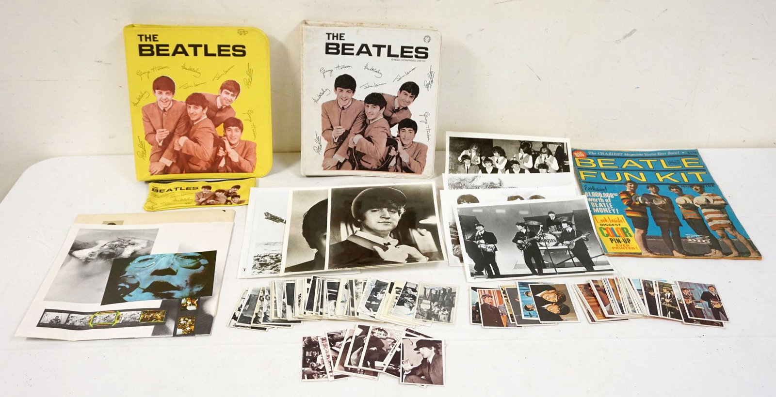 THE BEATLES LOT OF COLLECTIBLES (1 of 15)