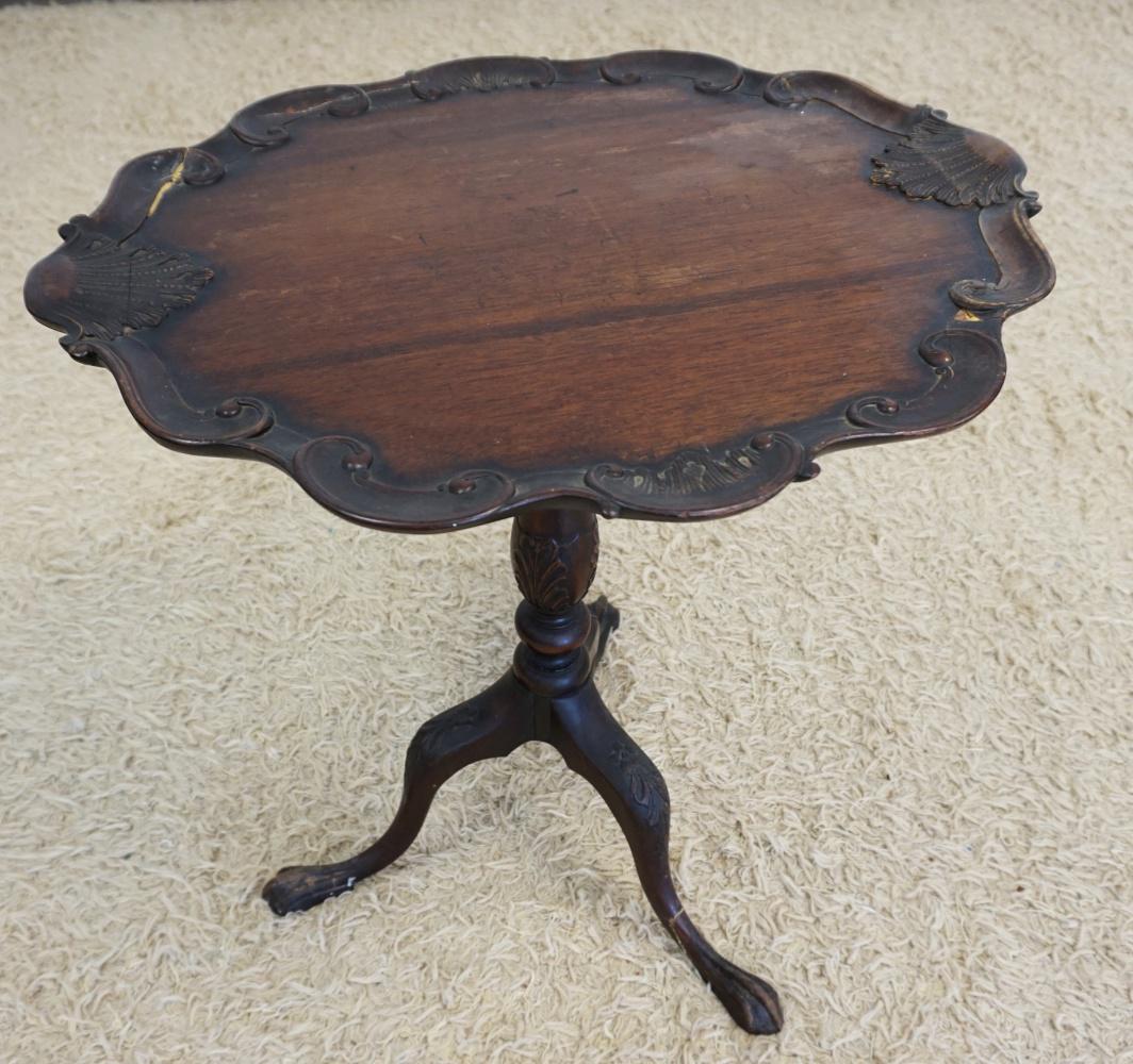 ANTIQUE MAHOGANY SHELL CARVED TILT TOP TABLE: ANTIQUE MAHOGANY SHELL CARVED TILT TOP TABLE, SOME LOSS, APPROXIMATELY 26 IN X 22 IN X 27 IN HIGH
