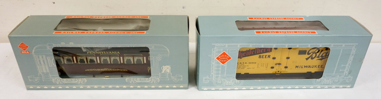RAILWAY EXPRESS AGENCY TRAIN CARS: RAILWAY EXPRESS AGENCY TRAIN CARS PENNSYLVANIA & MILWAUKEE BEER CAR