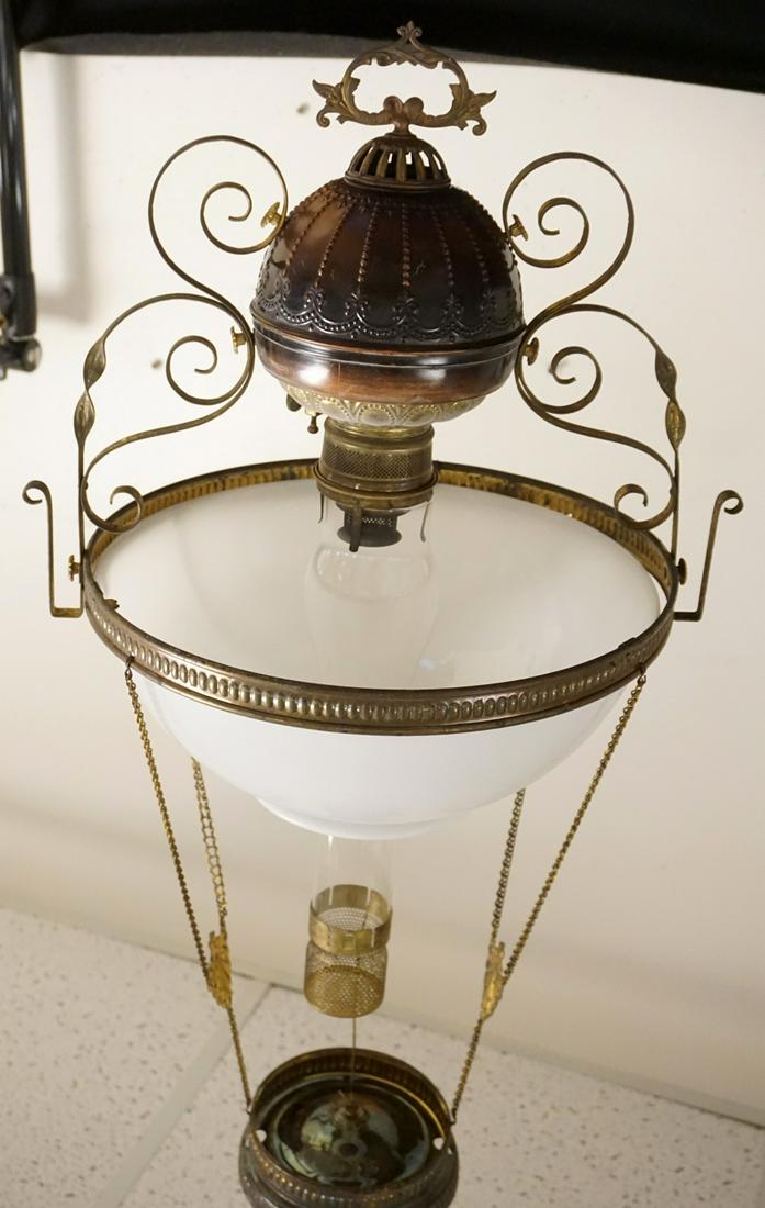 VICTORIAN HANGING KEROSENE PARLOR LAMP (1 of 3)