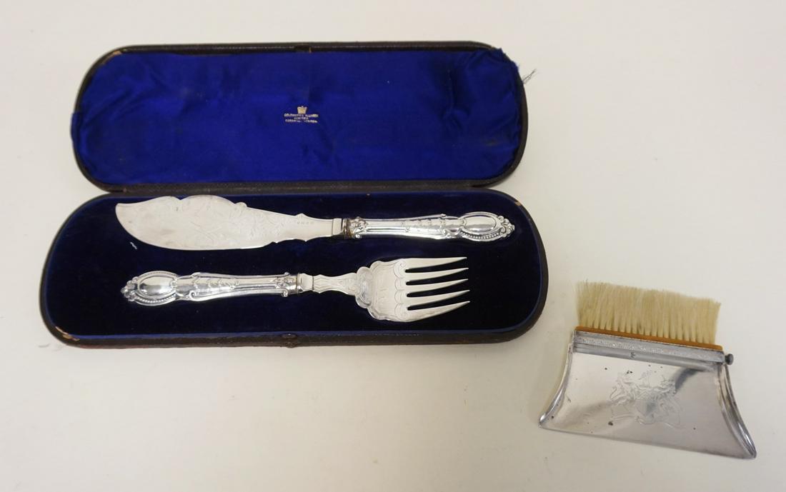 SLVERPLATE FISH SERVING SET & SILENT BUTLER (1 of 4)