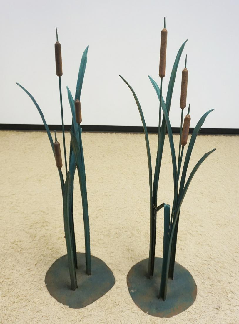 IRON GARDEN/PATIO ORNAMENTAL CATTAILS (1 of 2)