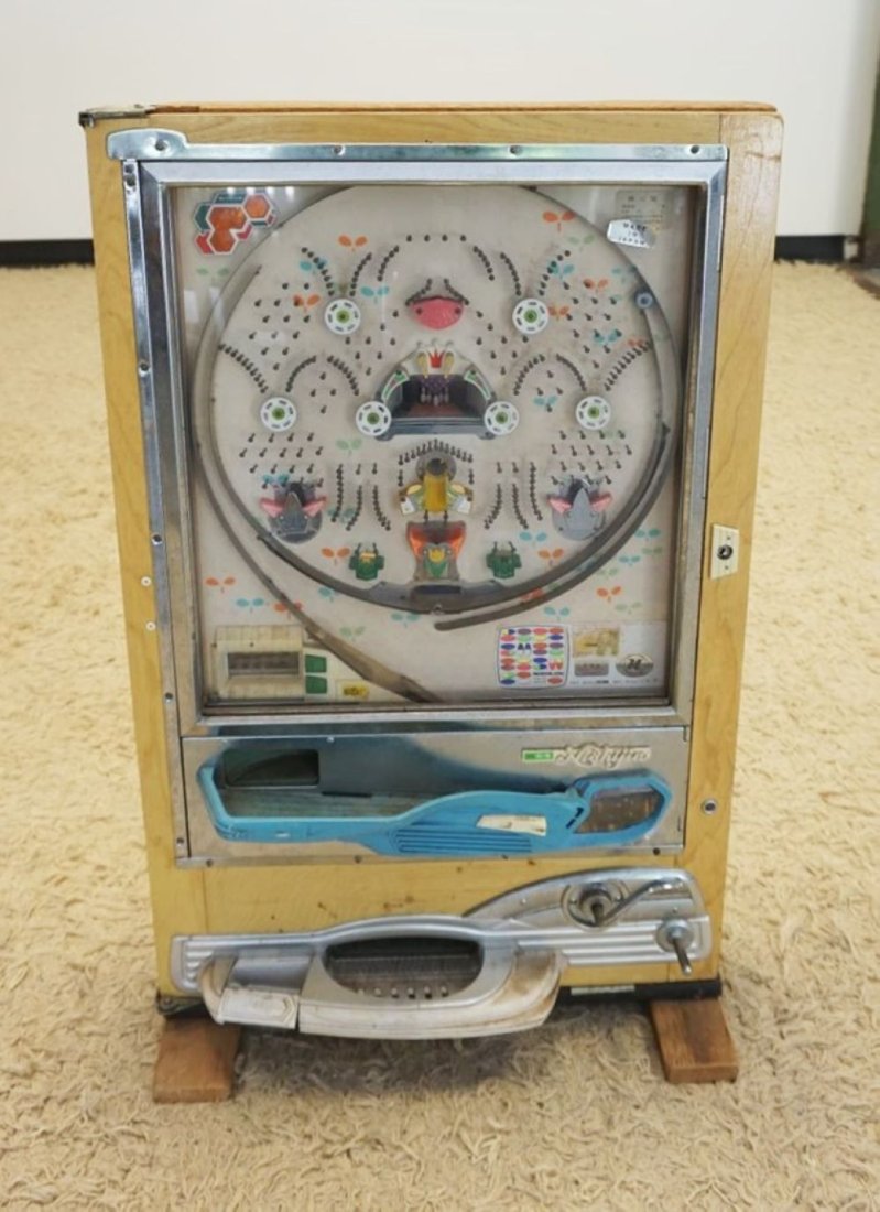PACHINKO MACHINE: PACHINKO MACHINE