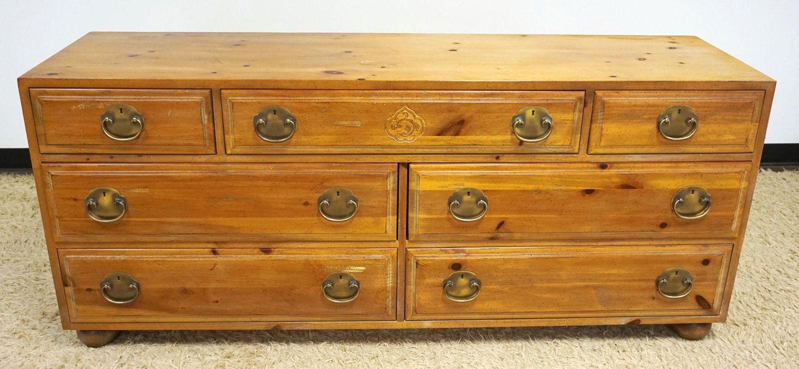 HENREDON LOW CHEST: HENREDON 7 DRAWER LOW CHEST, APPROXIMATELY 70 IN X 19 IN X 30 IN H