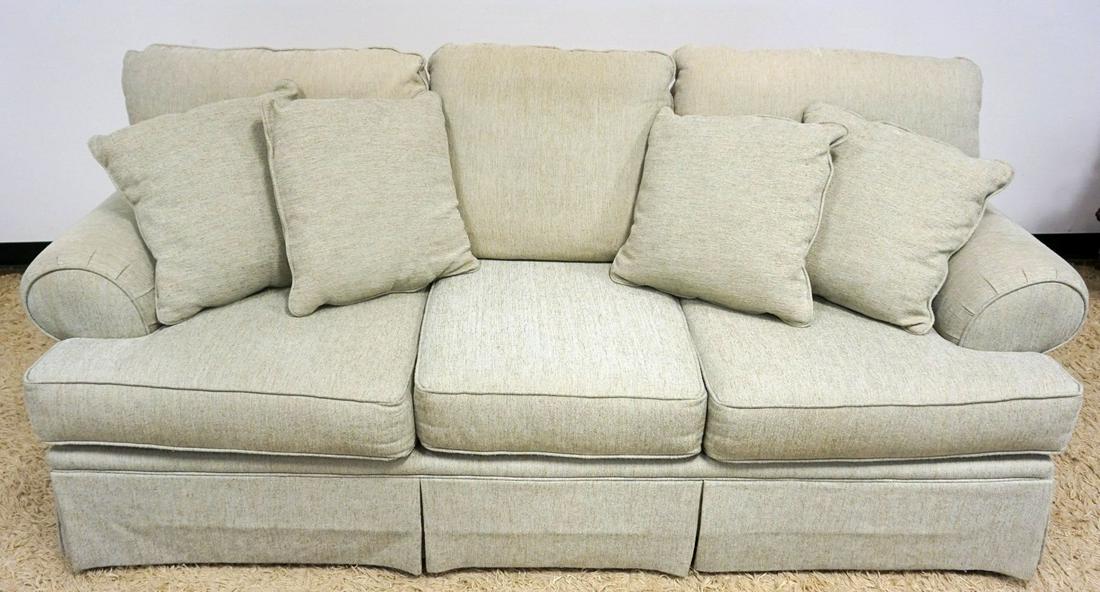 CRAFTMASTER SOFA (1 of 2)