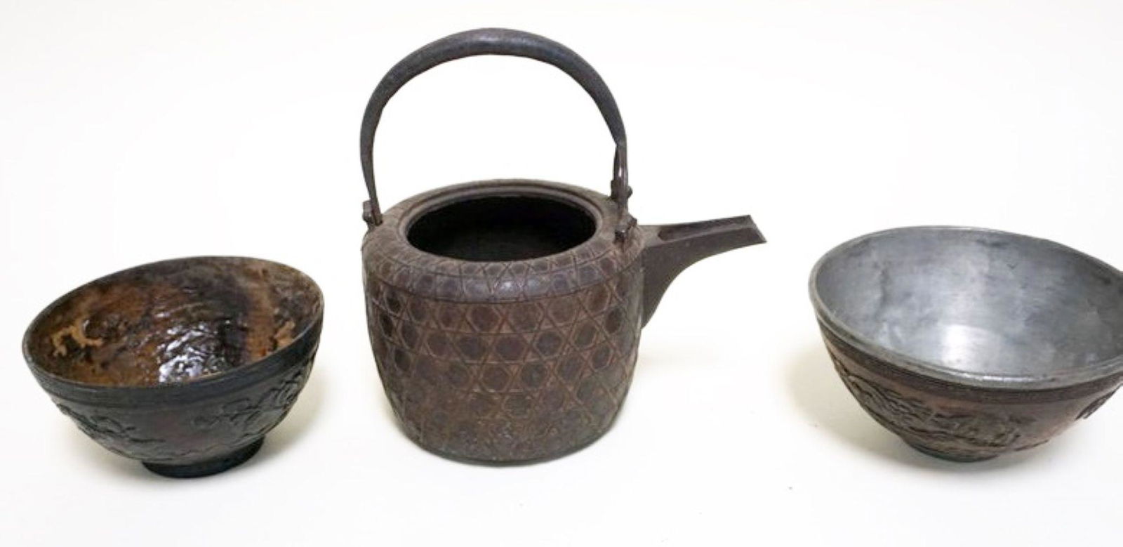 ANTIQUE ASIAN TEA POTS AND BOWL (1 of 3)