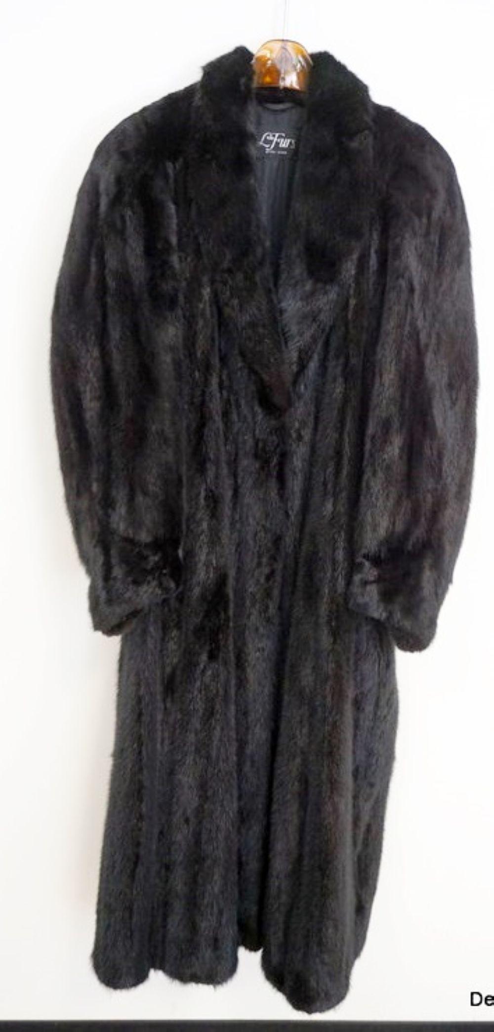 FULL LENGTH FUR COAT: FUR COAT