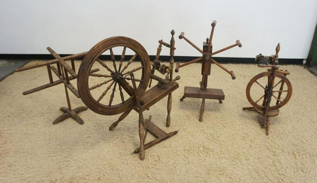 LOT FLAX WINDERS & SPINNING WHEELS (1 of 3)