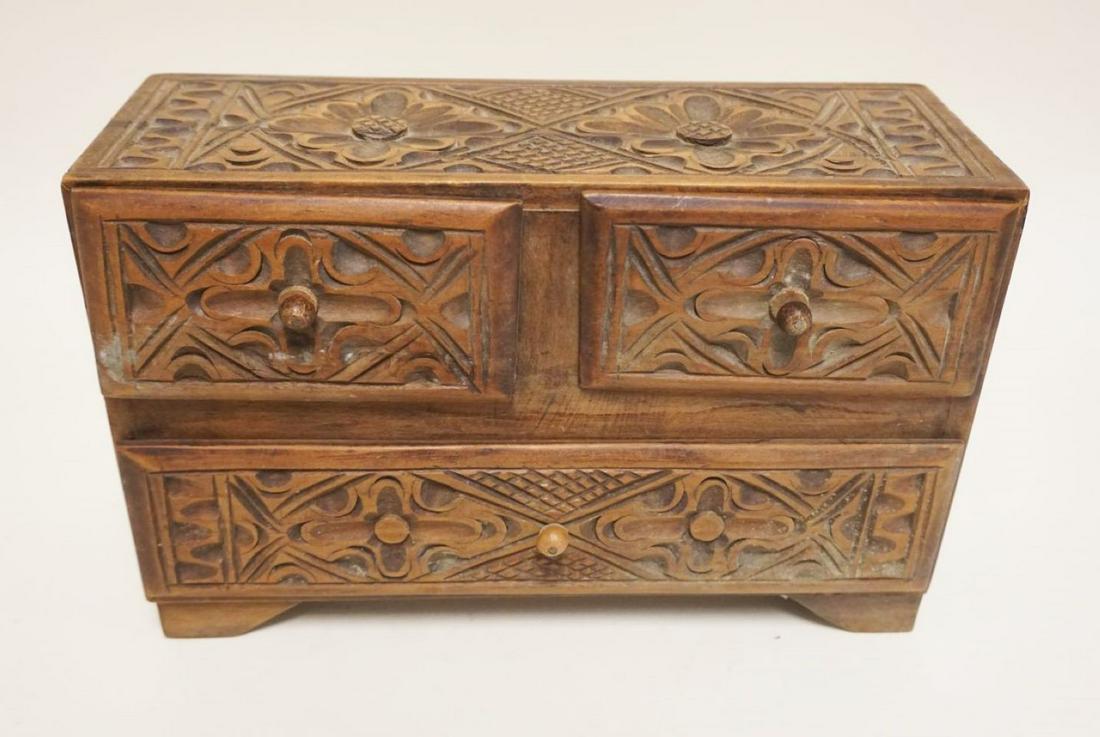 CHIP CARVED MINIATURE WOOD 3 DRAWER CHEST (1 of 3)