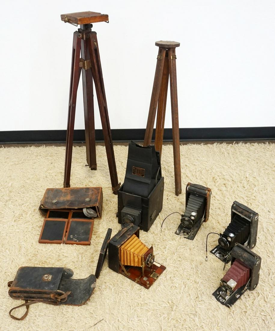 LOT OF ANTIQUE CAMERAS (1 of 7)
