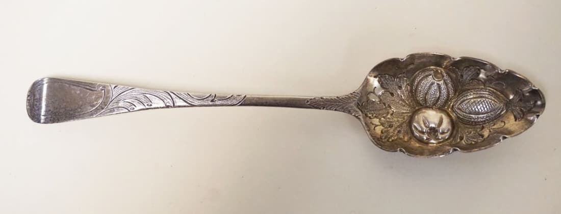 ORNATE CONTINENTAL SILVER SPOON (1 of 3)