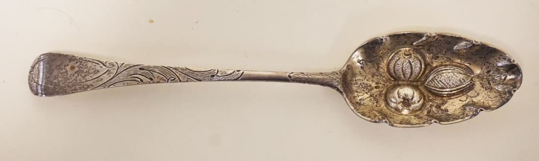 ORNATE CONTINENTAL SILVER SPOON (1 of 4)