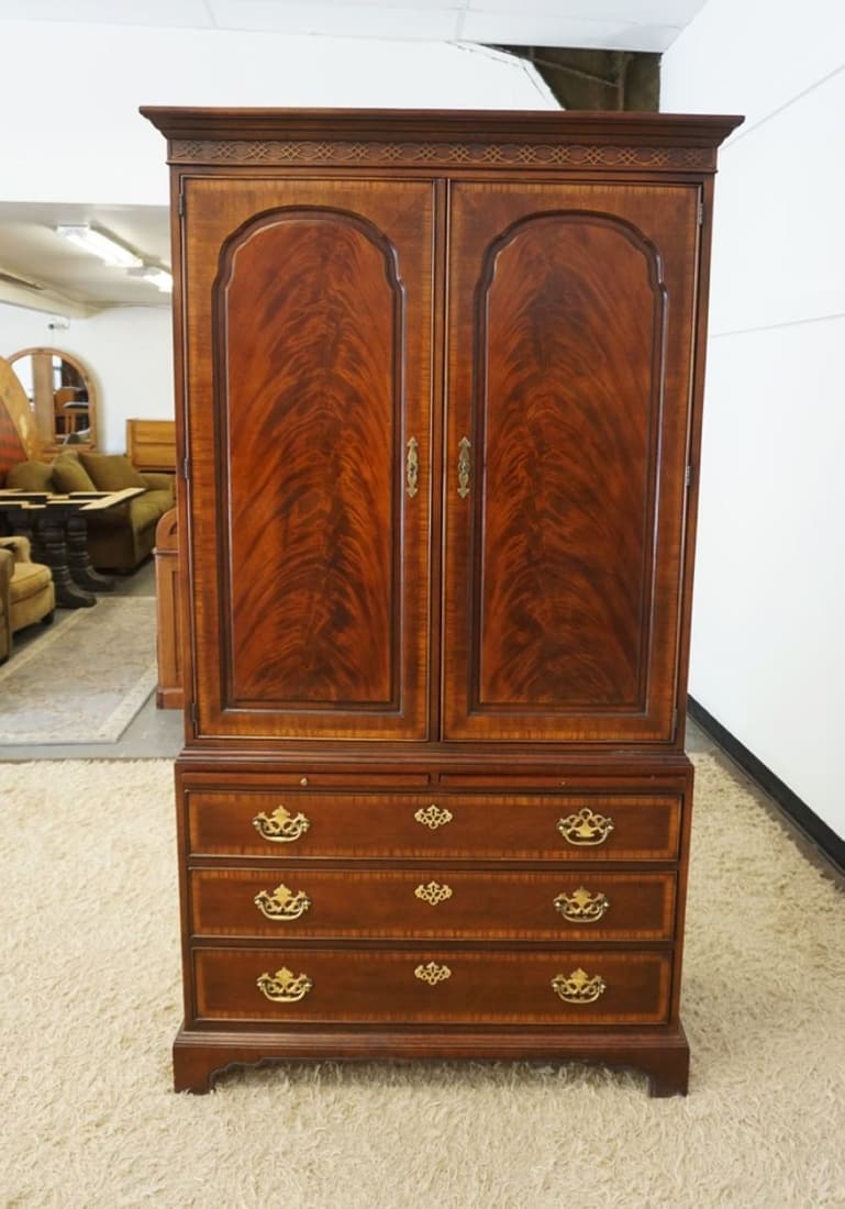 18TH CENTURY DREXEL LINE MAHOGANY WARDROBE (1 of 4)
