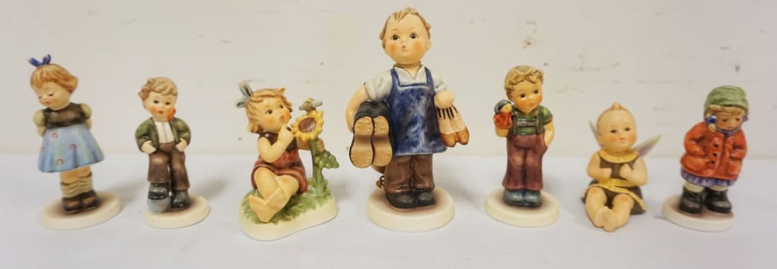 LOT OF 7 HUMMEL FIGURES: LOT OF 7 HUMMEL FIGURES, LARGEST APPROXIMATELY 5 1/2 IN