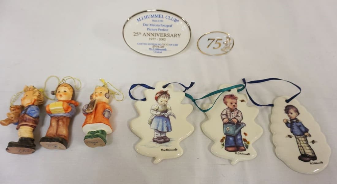 GOEBEL/HUMMEL CHRISTMAS ORNAMENTS & PLAQUES: GOEBEL/HUMMEL CHRISTMAS ORNAMENTS & PLAQUES