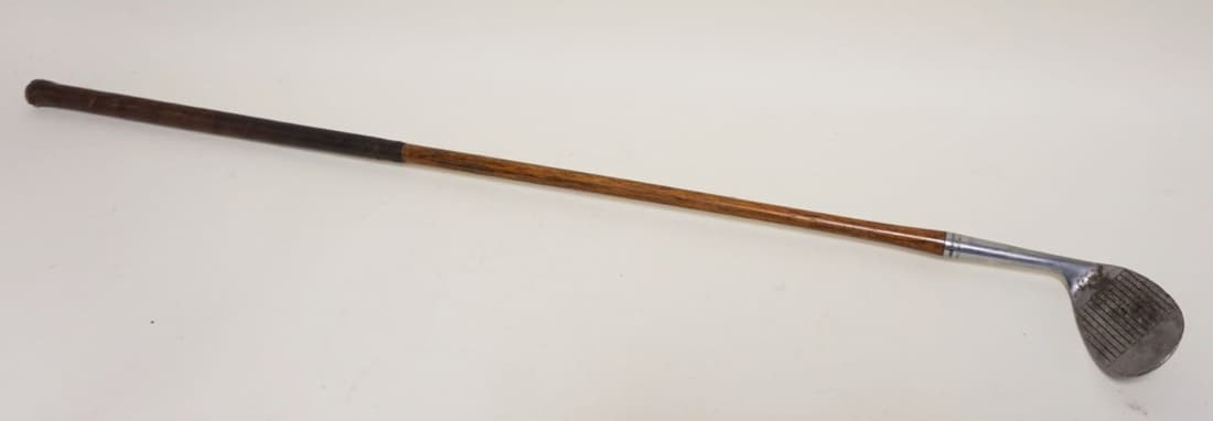 ANTIQUE WOOD SHAFT GOLF CLUB (1 of 4)