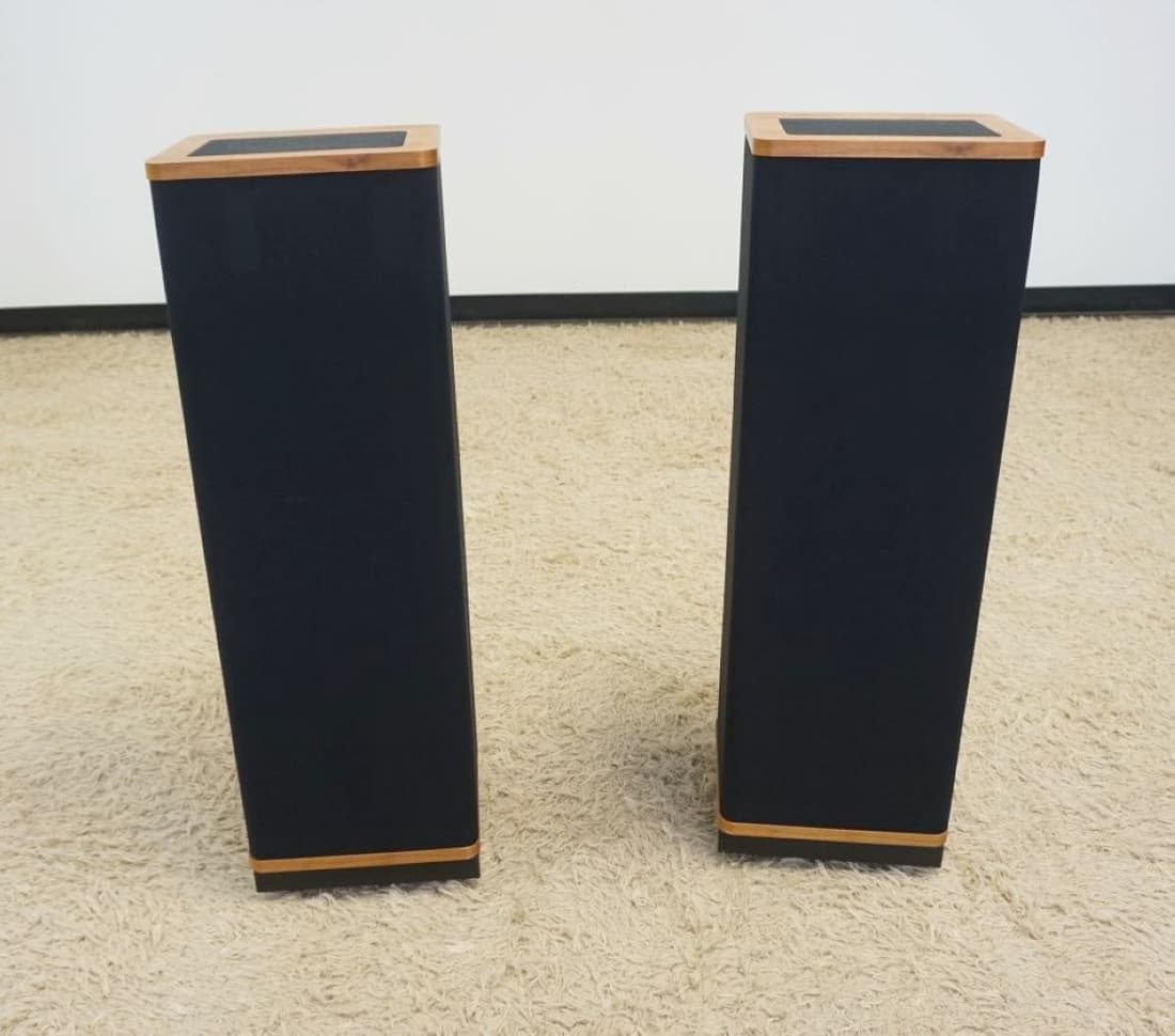 VANDERSTEEN SPEAKERS MODEL 1B (1 of 8)