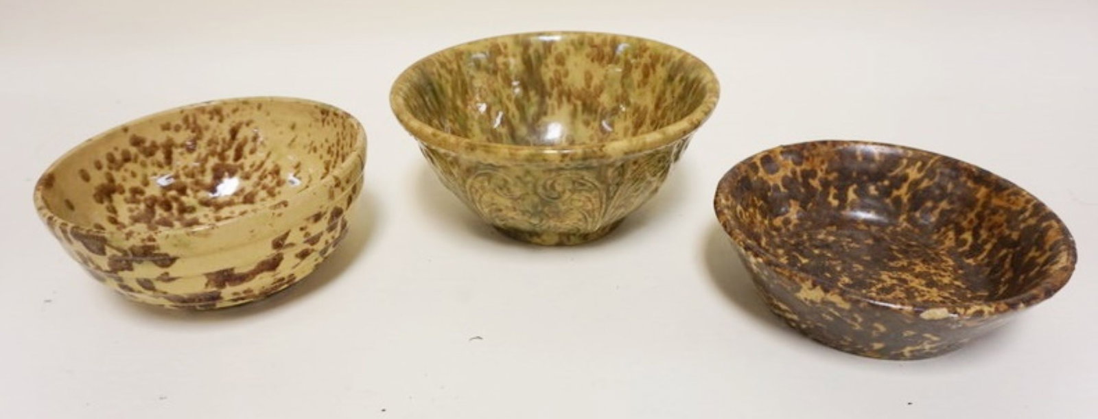 BROWN SPATTER WARE BOWLS: 3 BROWN SPATTER WARE BOWLS, LARGEST 8 IN X 4 IN H