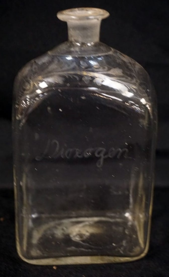 ANTIQUE APOTHECARY DIOXOGEN ETCHED BOTTLE: ANTIQUE APOTHACARY DIOXOGEN ETCHED BOTTLE WITH PONTIL MARK ON BASE AND GILT DECORATED, APPROXIMATELY 8 IN