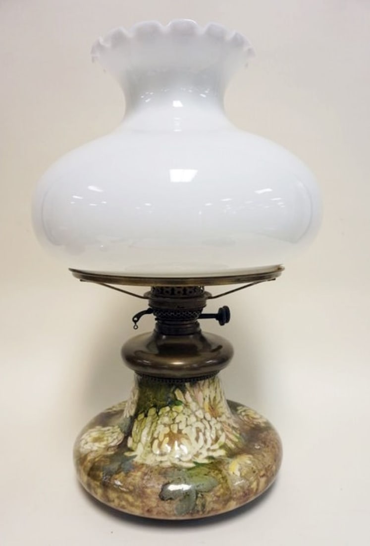 ANTIQUE ART POTTERY KEROSENE LAMP (1 of 4)