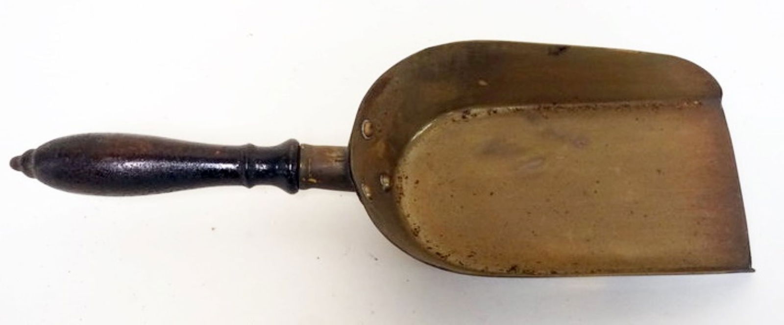 ANTIQUE WOOD HANDLED BRASS SCOOP (1 of 3)
