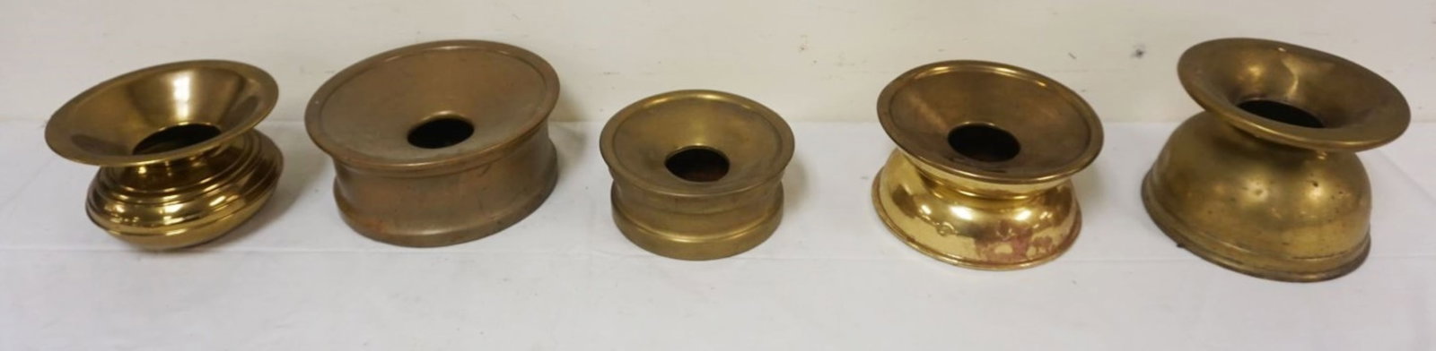 GROUP OF 5 SPITTOONS: GROUP OF 5 SPITTOONS