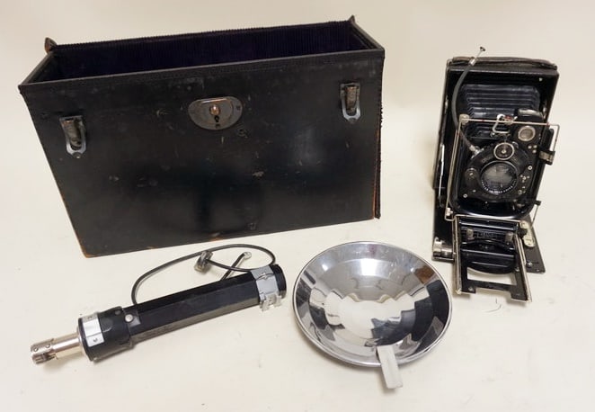 ZEISS IKON IDEAL CAMERA: ZEISS IKON IDEAL CAMERA, 9 X 12 FOLDING BED