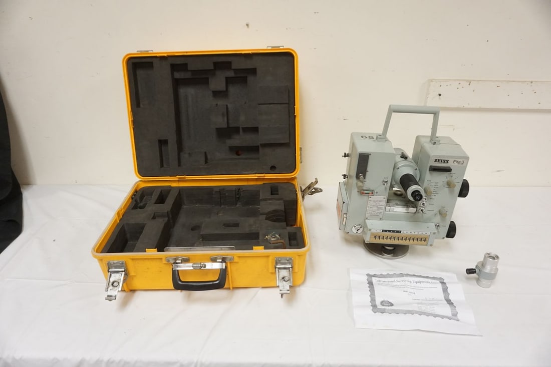 ZEISS ELTA 3 ELECTRONIC TACHEOMETER: ZEISS ELTA 3 ELECTRONIC TACHEOMETER, CARL ZEISS, APPROXIMATELY 15 IN X 20 IN X 11 IN HIGH