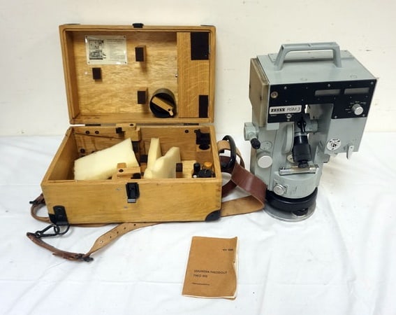 THEODOLIT ZEISS: THEODOLIT ZEISS, APPROXIMATELY 15 IN X 10 IN X 8 IN
