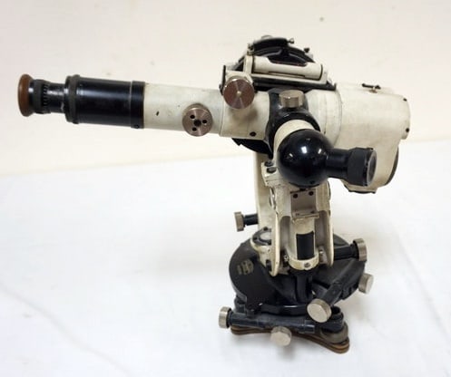 ZEISS REDUCING METER: ZEISS REDUCING METER, APPROXIMATELY 14 IN X 10 IN X 13 IN