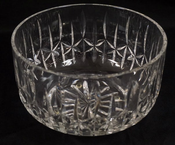 WATERFORD CRYSTAL BOWL: WATERFORD CRYSTAL BOWL, APPROXIMATELY 8 IN X 5 IN HIGH