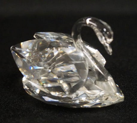 SWAROVSKI CRYSTAL FIGURINE: SWAROVSKI CRYSTAL FIGURINE, SWAN, APPROXIMATELY 3 IN X 2 IN H