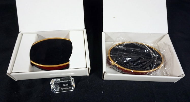 SWARVOSKI CRYSTAL 2 OVAL STANDS: SWARVOSKI CRYSTAL 2 OVAL STANDS, 1 WITH PLAQUE 1999 PIERROT