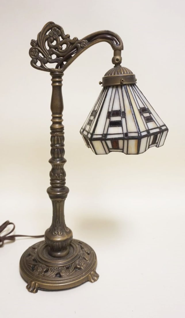 CONTEMPORARY ORNATE LEADED GLASS DESK LAMP (1 of 2)