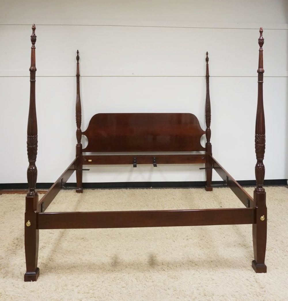 COUNCIL CARVED MAHOGANY KING SIZE 4 POSTER BED (1 of 6)